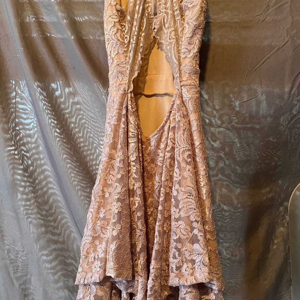 Dresses - Picture 3 of 6